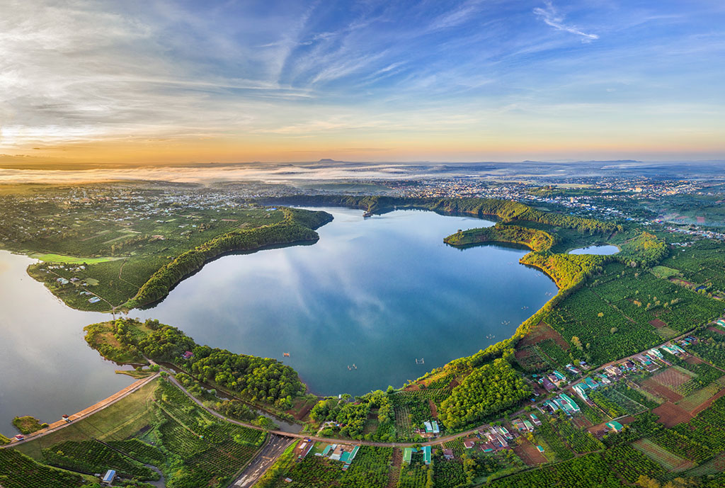 Bien Ho Lake Pleiku & Rong Communal Houses