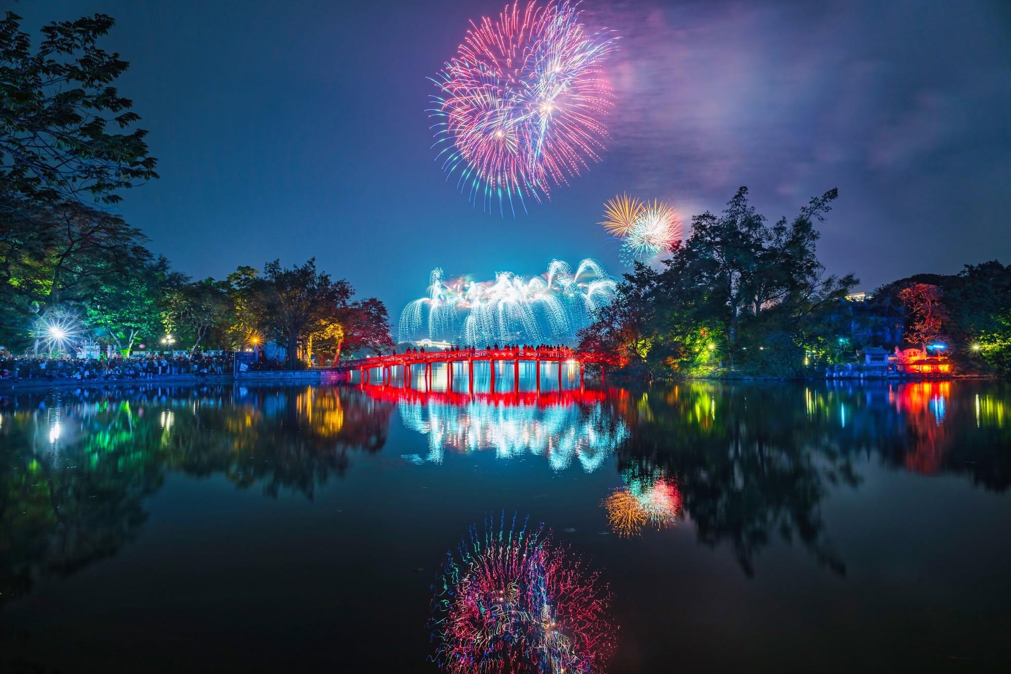 Hanoi fireworks new year eve
