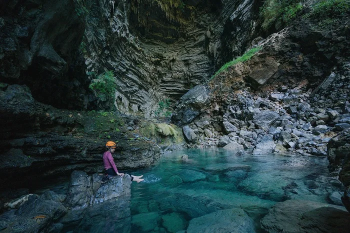 Hang Tien Massive Dry Cave Chamber and Stalactites
