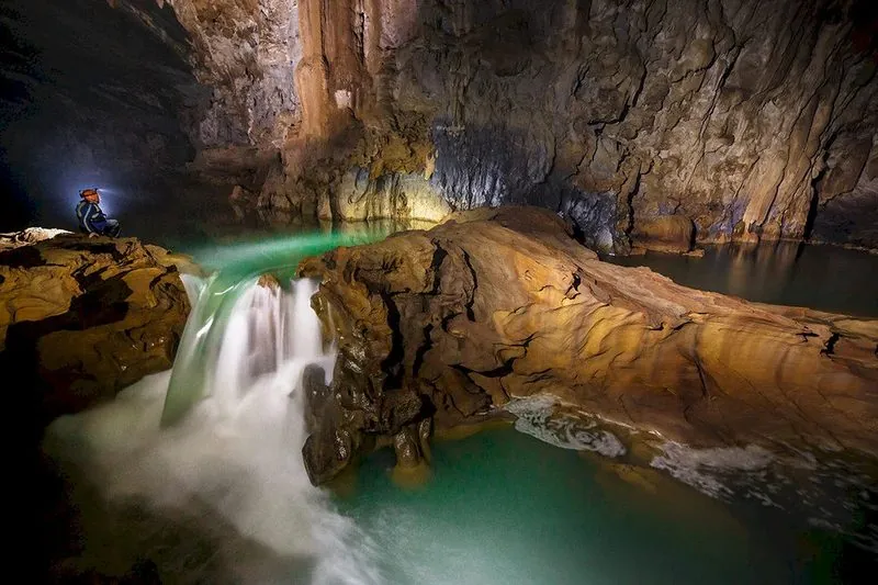 Tu Lan Cave System & Hang Tien Expedition